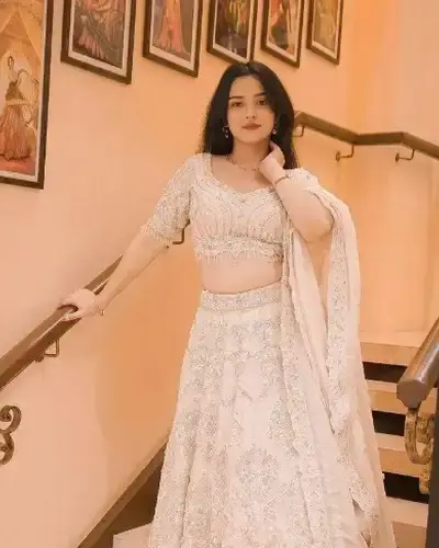 Escort Dobhi